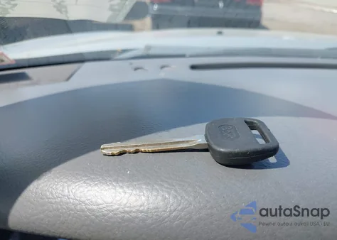 2003 Toyota Camry Le z USA, uszkodzony, nr VIN 4T1BE32K53U136384